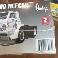 Lindberg Dodge L-700 Tilt Cab Truck Model Kit 1:25 Tilting Cab 73067