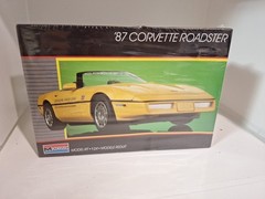 MONOGRAM 1987 MODLE CAR KIT 1:24 SCALE CORVETTE ROADSTER NEW, SEALED.