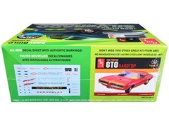 Skill 2 1992 Chevrolet Silverado C1500 Easy Build Model Kit 1:25 Scale