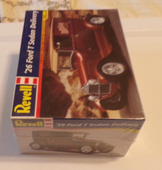 LOOK REVELL 26 FORD T SEDAN DELIVERY SCALE 1/25 MODEL KIT NIB