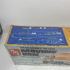 AMT Trailmobile Allied Moving Van 1:25 Model Kit Unassembled Over 125 Parts New