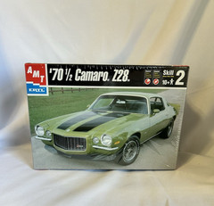 AMT ERTL Chevy ’70-1/2 Camaro Z28 model kit NEW in FACTORY SEALED BOX- 2001 Edit