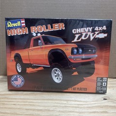 Revell “High Roller” Chevy 4×4 Luv Pickup – 1:24 Plastic Model Kit 14576 SEALED