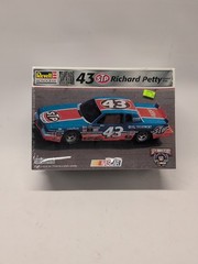 Revell 85-3151 #43 STP Richard Petty Grand Prix Legend Series – Factory Sealed!