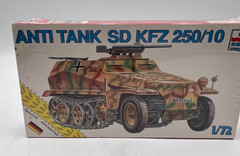 ESCI ERTL 8373 Sd.Kfz. 250/10 German Anti-Tank Vehicle WWII 1:72 Scale Model Kit