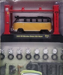 (2) M2 1:64 Scale Model Kits 1959 VW Microbus Deluxe U.S.A. Model