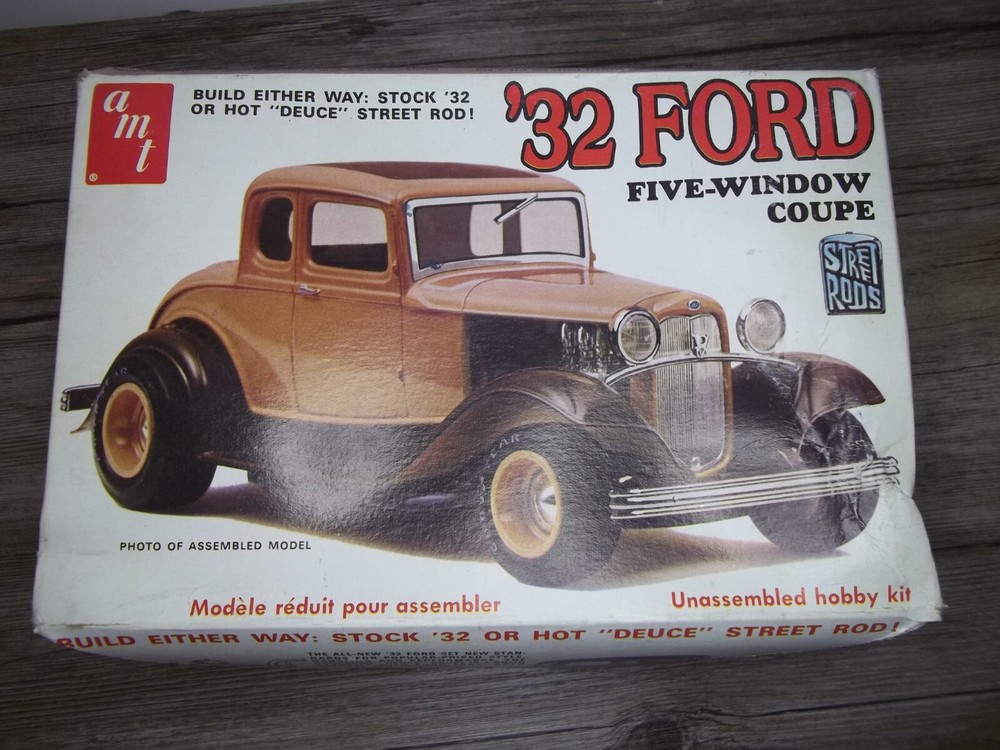 AMT Model car kit ’32 Ford ” Deuce” coupe street rod or stock ’32 Z58