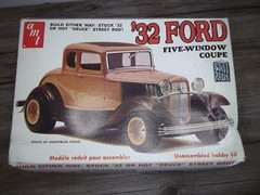 AMT Model car kit ’32 Ford ” Deuce” coupe street rod or stock ’32 Z58
