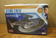 POLAR LIGHTS STAR TREK USS DISCOVERY NCC-1031 Snap-it Model Kit #961 1:2500 Scl