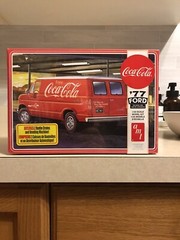 1:25 Scale Coca-Cola 1977 Ford Delivery Van Plastic Model Kit – AMT #1173M/12