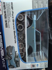 Maisto Assembly Line 2021 Ford Bronco Badlands 1:24 SC Diecast Model Kit 39535