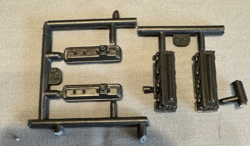 Monogram 6363 Ford F-250 Pick-Up Parts Kit Bash Valve Cover & Head #25 #26