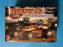 DIRTRACK RACECARS SUPERMODIFIED SPRINTCAR MODEL KIT AMT ERTL 1/25 SCALE NEW LOOK