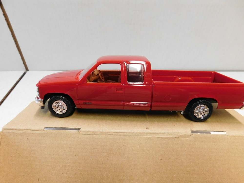1993 CHEVROLET TRUCK C1500 PROMO MODEL WITH BOX RED