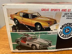 AMT Modern Classic Cobra Roadster 1:25 Scale Skill Level-2 Open Box but Complete