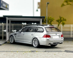 King 1:64 Scale Silver M5 E60 Wagon Sports Diecast Display Toy Collection NIB