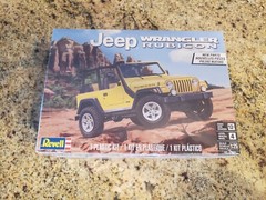 Revell Jeep Wrangler Rubicon Model kit 1:25 Scale 85-4501
