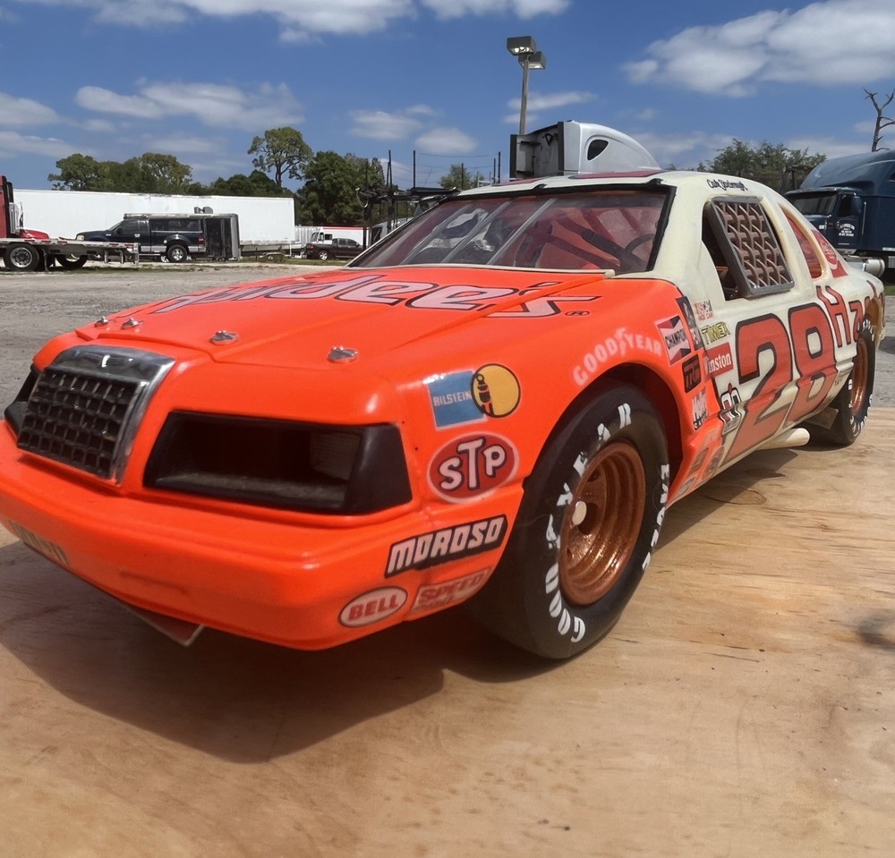AWESOME Vintage 80s FORD T-BIRD #28 Cale Yarborough HARDEES Amazing Detail