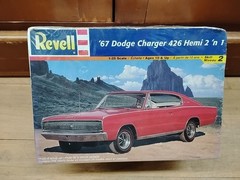 1967 DODGE CHARGER 426 HEMI 2’n 1 REVELL 1/25 scale 2000 85-7669 Model KIT NEW