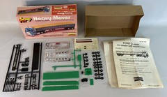 Vintage HO Lindberg Snapfit Ford CL-9000 Heavy Mover 1052 Canvas Covered Trailer