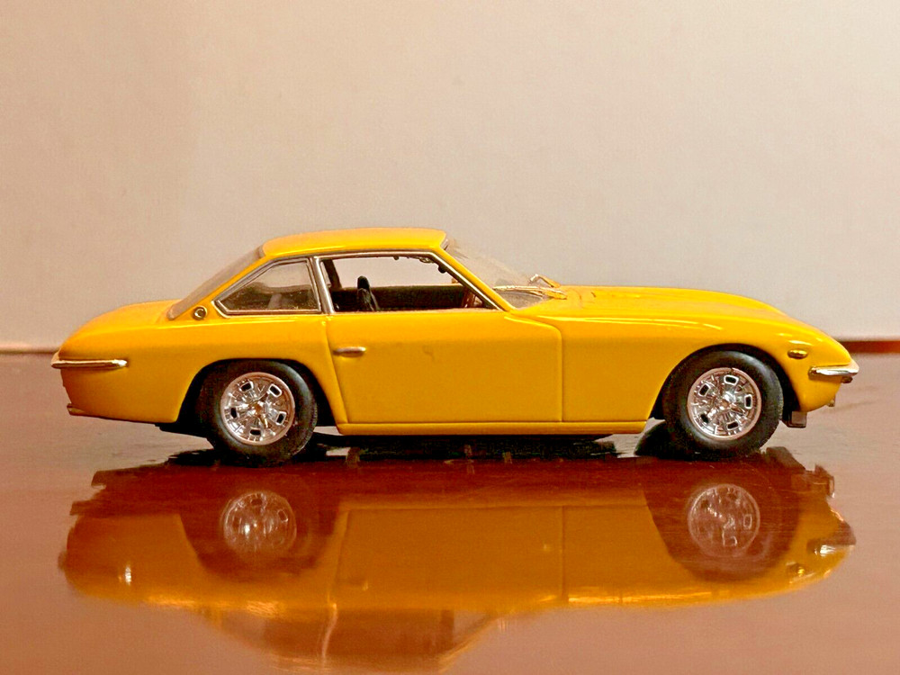 Fantastic Minichamps 1968 Lamborghini Islero Diecast Model Car 1:43