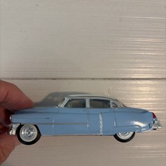 ERTL #2541 1952 BABY BLUE & WHITE CADILLAC COUPE DeVILLE HARDTOP DIECAST 1:43