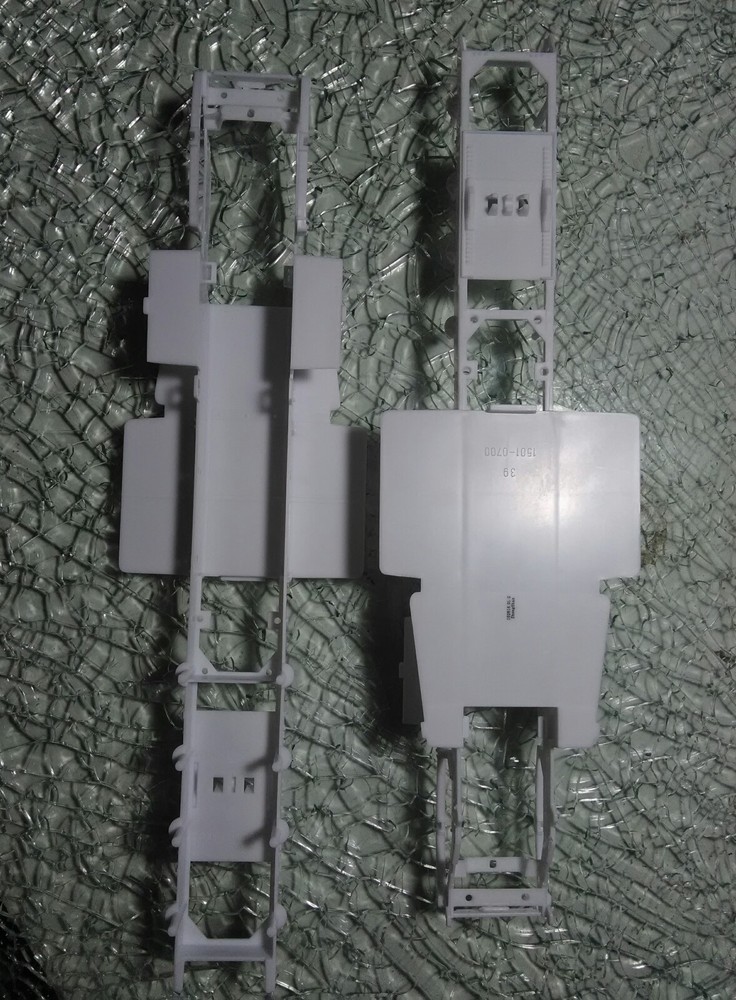Lot of 2 Kenworth W900 Rig Semi 1/25 Truck Bare Frame Chassis Big Tractor Model