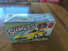 AMT Snapfast Slammers Street Heat 1998 Chrysler Concorde 1/25 Scale Snap Togethe