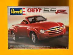2005 CHEVROLET SSR PICKUP TRUCK MODEL KIT REVELL 1/25 SCALE NEW SEALED COOL LOOK