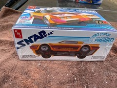 SKILL 1 SNAP MODEL KIT 1979 PONTIAC FIREBIRD TURBO CUSTOM 1/25 BY AMT AMT1211 M