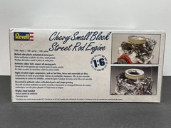 Revell Chevy Small Block Street Rod Engine Kit 1:6 Die Cast w/Display Stand New