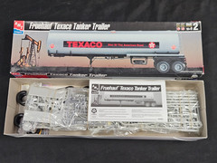 AMT Ertl Fruehauf Texaco Tanker Trailer 1:25 scale Model Kit #30063 Open Box