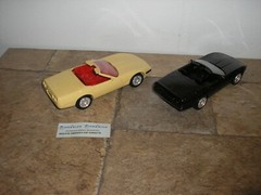 Lot of 2 Ertl 1992 Chevy Corvette Promo Black Rose & Arctic White / Red America