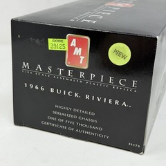 AMT Masterpiece 1/25 Scale – 1966 Buick Riviera Silver Factory Assembled NIB