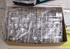 AMT 1957 FORD FAIRLANE 500 1:25 CAR MODEL KIT BOXED 8028 UNTOUCHED