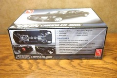 AMT 2005 CHRYSLER 300C MODEL KIT 1/25 SCALE