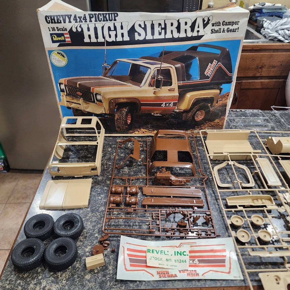 Revell Chevy High Sierra W Camper Shell 4X4 Model H-1293 1/16 RARE 95%+ Complete
