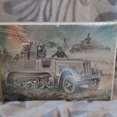 Hasegawa Plastic Model 8 Ton HALF TRACK QUADRUPLE 20m/m AA Sd.Kfz. 7/1 -1 /72