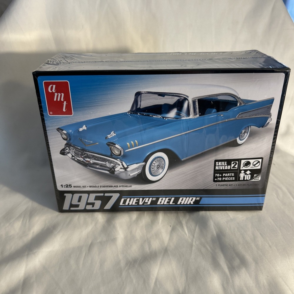 AMT 1957 Chevy Bel Air Model Car Scale 1:25 Factory Sealed