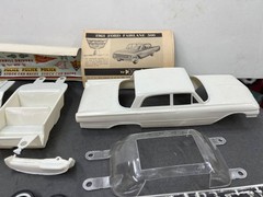 Hubley 162k 1961 Ford Fairlane Sedan 4 door Vintage 1/25 McM KIT