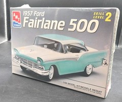 AMT 1957 Ford Fairlane 500 Car Model Kit 8028 New Factory Sealed 1/25 Scale 1993