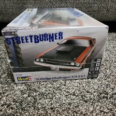 Revell 1/24 1970 Dodge Challenger 2 ‘N 1 New In Box