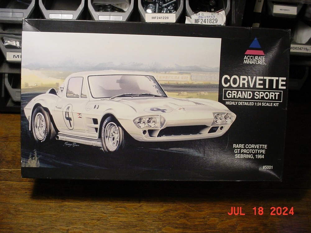 Accurate Miniatures Corvette Grand Sport 1964 Prototype 1/24 Model Kit UPRM