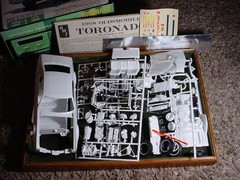 VINTAGE AMT 1968 OLDSMOBILE TORONADO 1/25 MODEL KIT UNBUILT NMIB