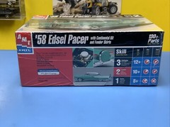 AMT /ERTL ’58 EDSEL PACER WITH CONTINENTAL KIT & FENDER SKIRTS “NEW”