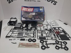 Revell Hot Rod 1/25 – CHEVY 350 STREET PICKUP TRUCK – Model Kit – 7135 – New ’93