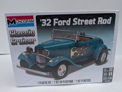 Monogram Classic Cruiser ’32 Ford Street Rod 1:24 Scale new in box