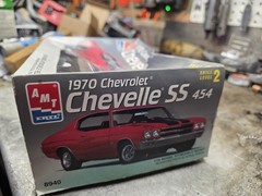 AMT Ertl 1970 Chevrolet Chevelle SS 454 Model Kit  1/25 Scale