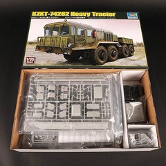 Trumpeter 01090 1:35 KZKT-74282 Heavy Tractor Plastic Model Kit