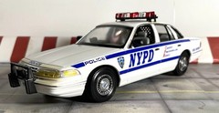 Nicely built 1/25 scale 1997 Ford Crown Victoria NYPD White Blue RMP READ